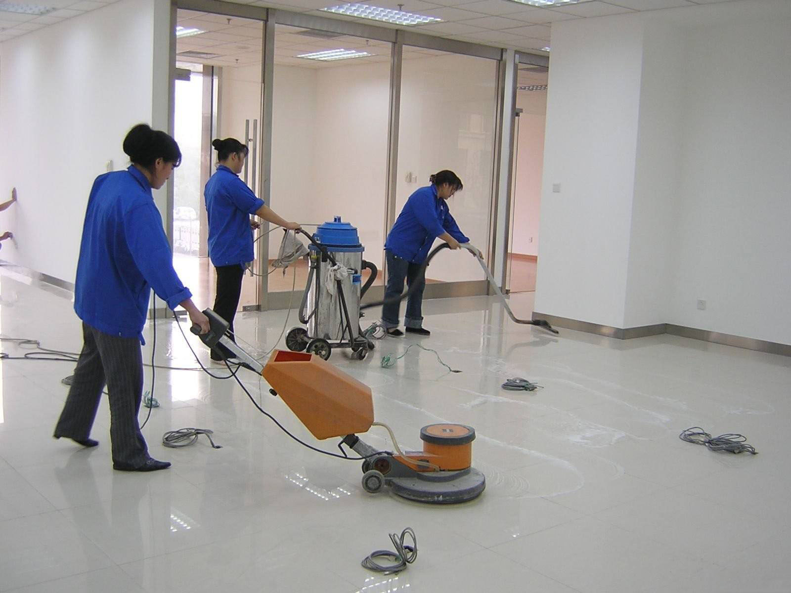 郑州物业开荒保洁分析地毯在使用过程中一些注意事项